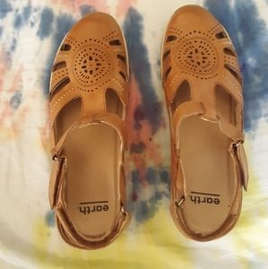 Earth Kara Curie leather sandals